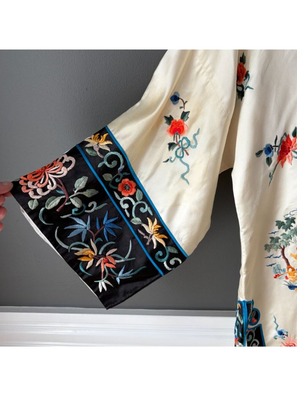 Vintage Chinese Bai Hua Embroidered Silk Jacket Cheongsam Frog Closure Scenic - Picture 2 of 12